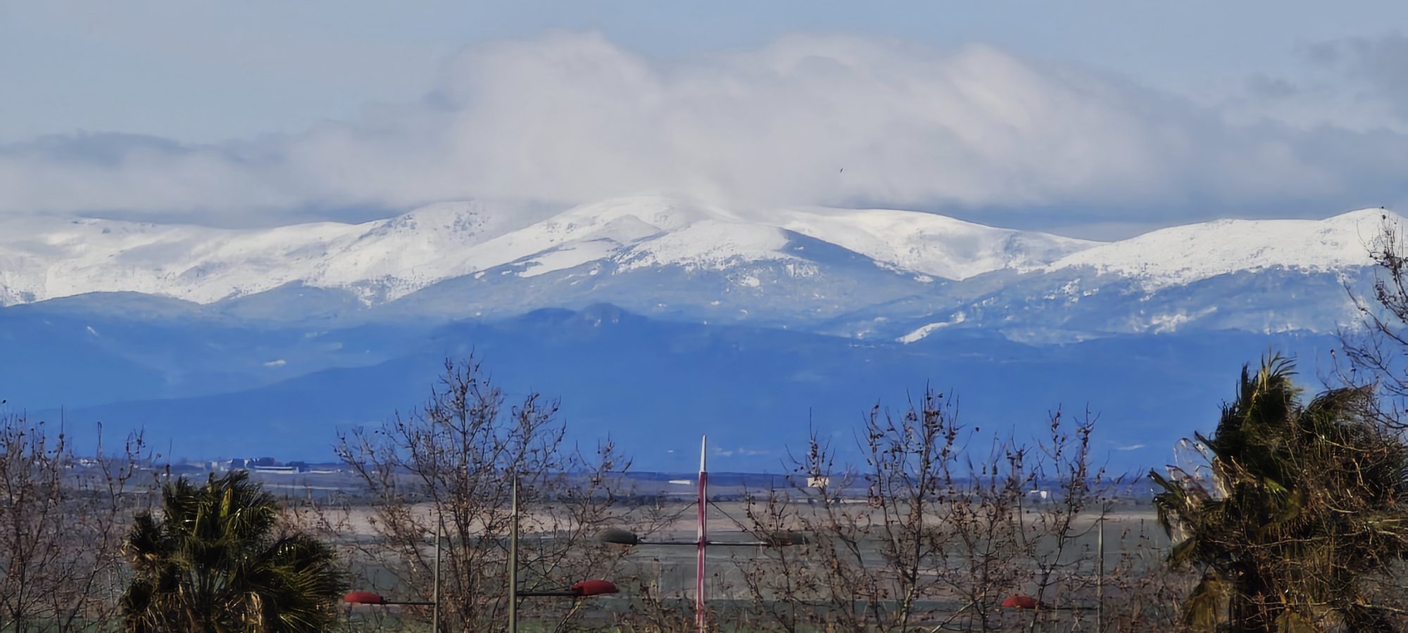 Increíbles vistas de Gredos nevado desde Bargas hoy. Qué regalo contemplar este paisaje invernal tan despejado.